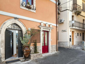 Pleasing house in the center of the famous Taormina and just 4 km from the sea